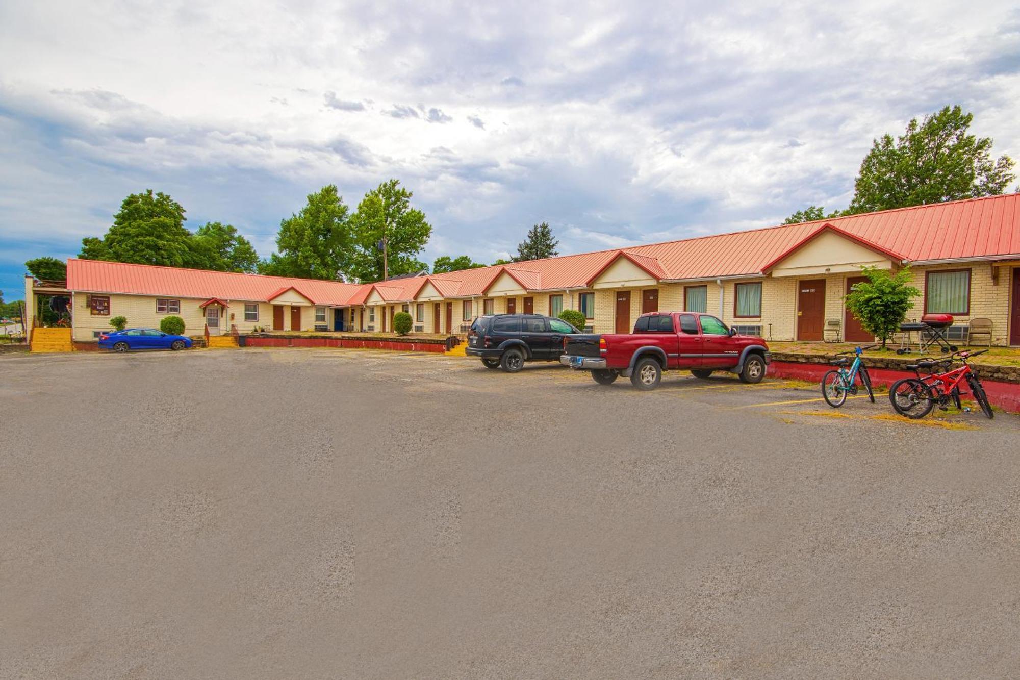 Sunflower Motel Hiawatha By Oyo Εξωτερικό φωτογραφία