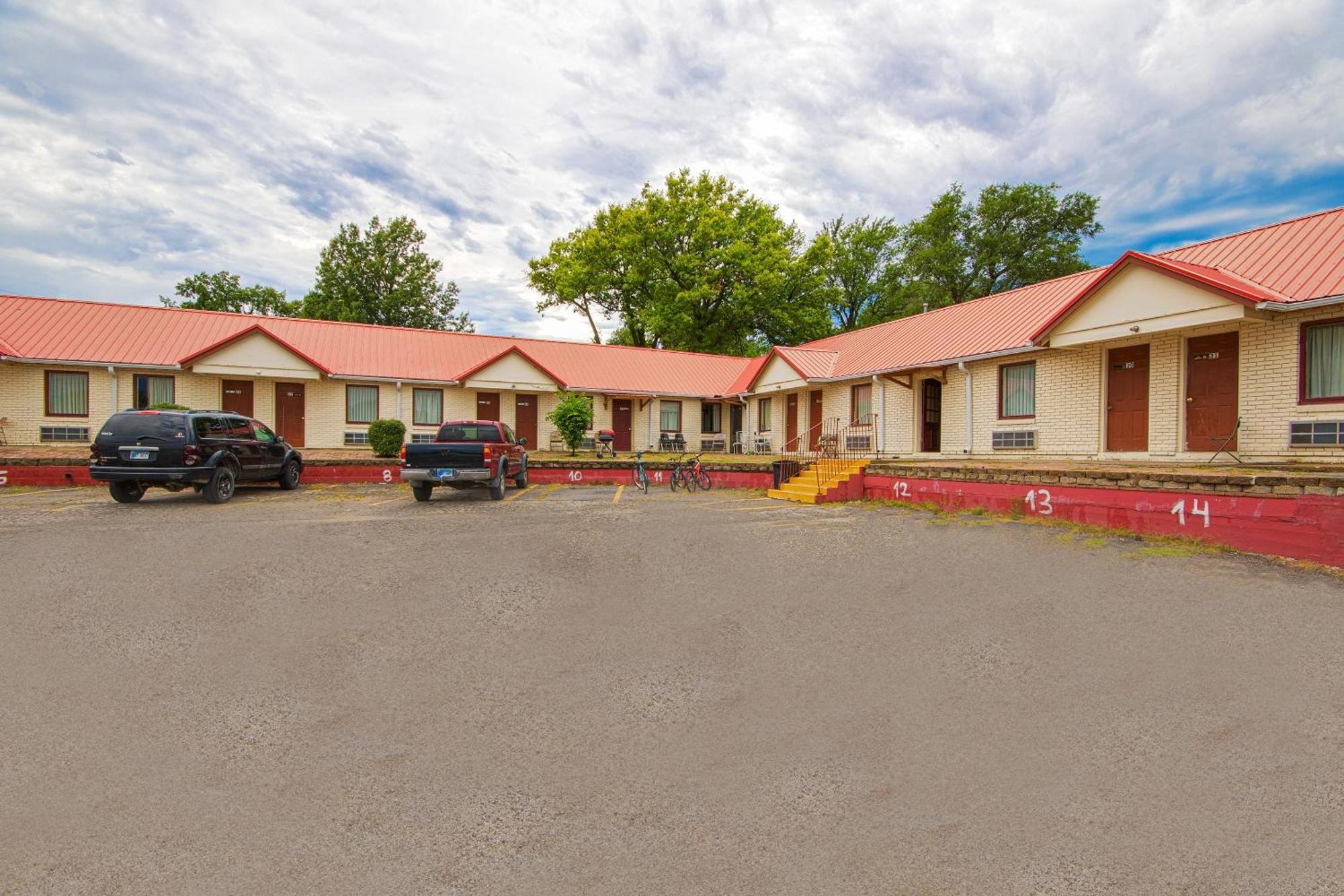 Sunflower Motel Hiawatha By Oyo Εξωτερικό φωτογραφία